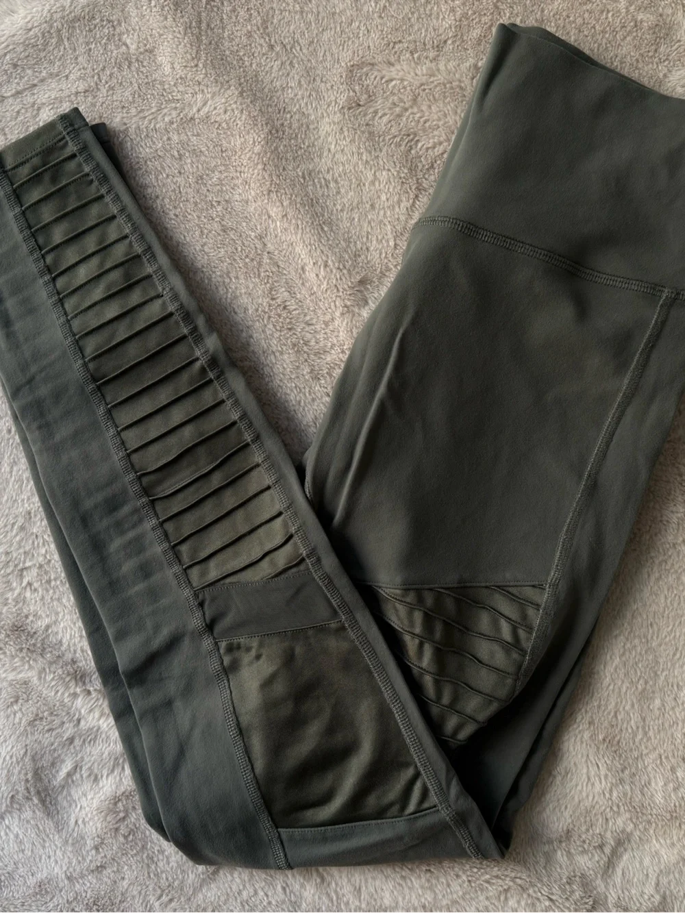 ALO Yoga High-Waisted Moto Legging Dark Olive Green Size M